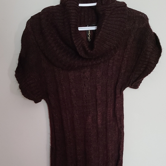 Burgundy Rib-Knit style mini dress with belt. Large. - Picture 2 of 4